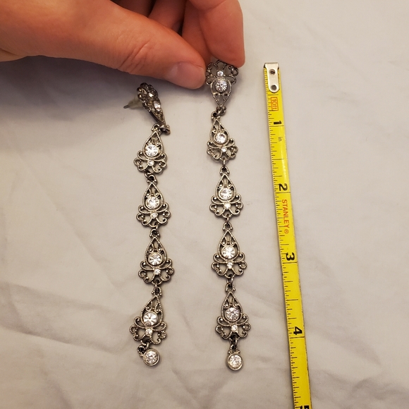 Silver & crystal filigree dangle earrings - Picture 2 of 3